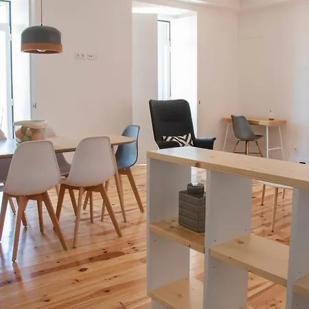 데스티노 리스보아 아파트먼트 *